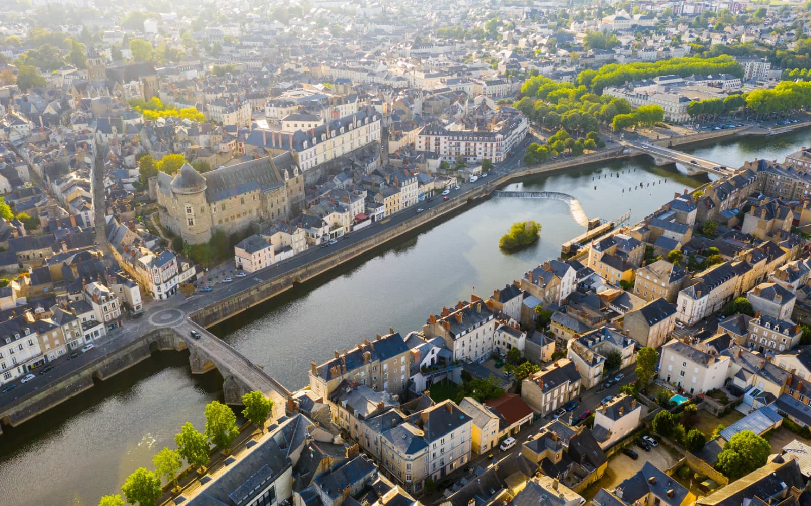 Investir en immobilier à Laval : étude du marché locatif